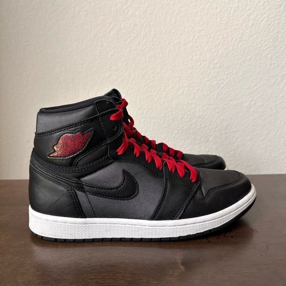 Size 8 Air Jordan 1 Retro OG High Black and Red High-Top Sneakers Gym Basketball - Picture 1 of 14